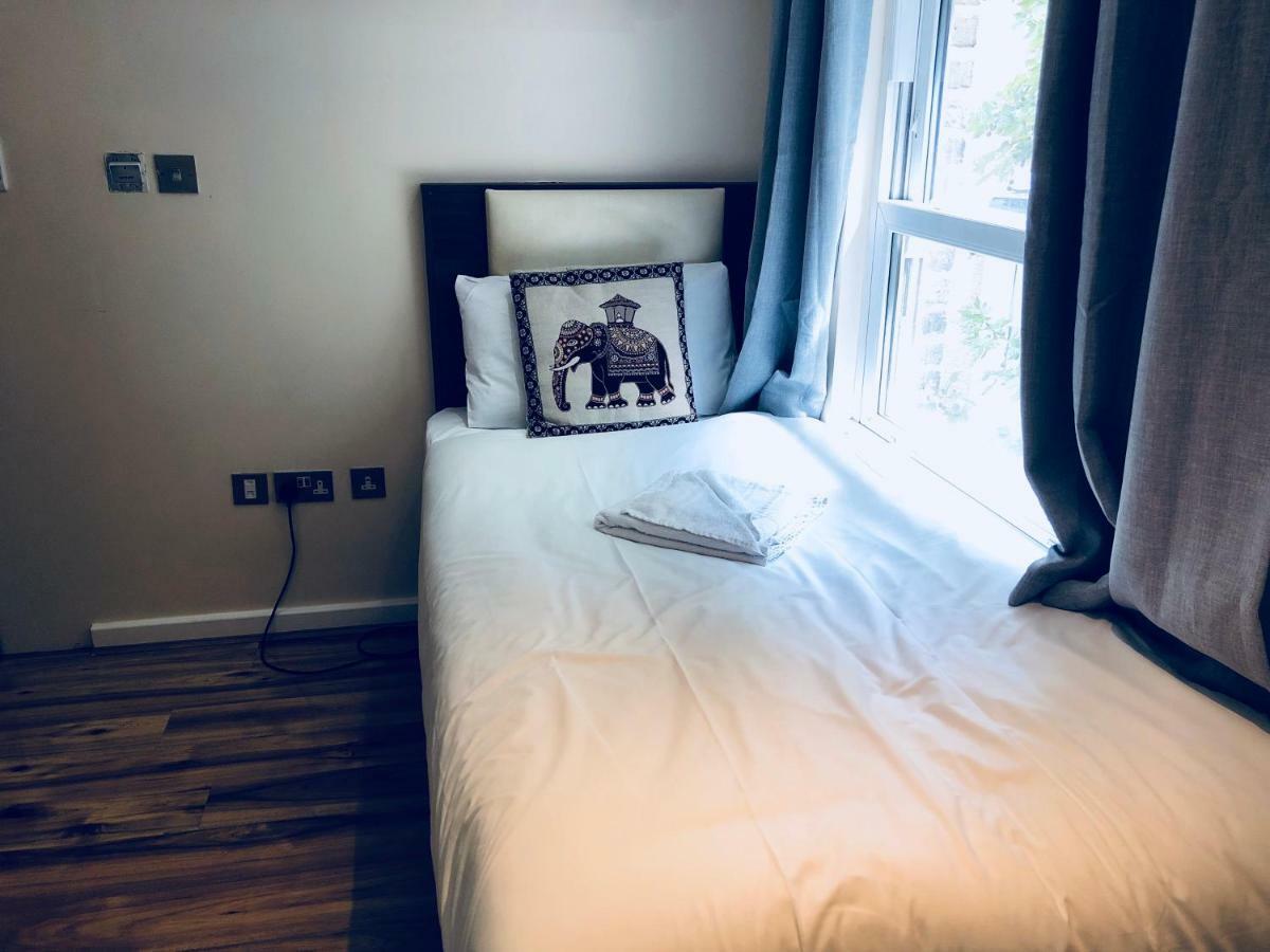 Single Studio [NR]